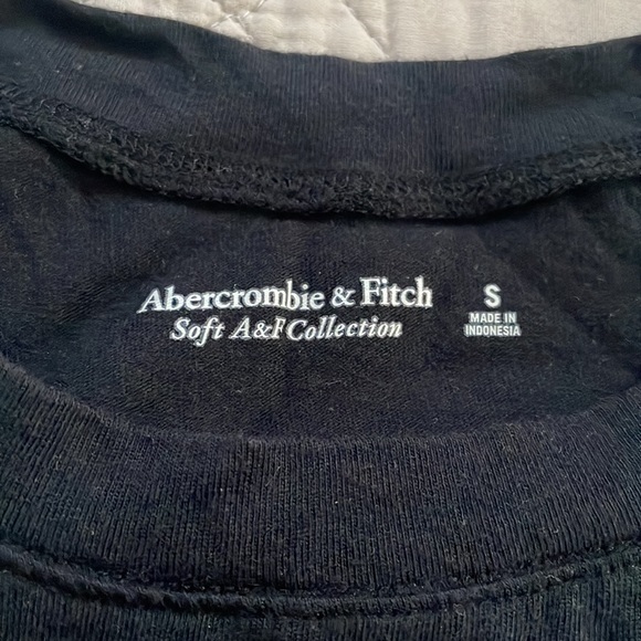 Set of 2 A&F cropped tanks - Picture 2 of 3